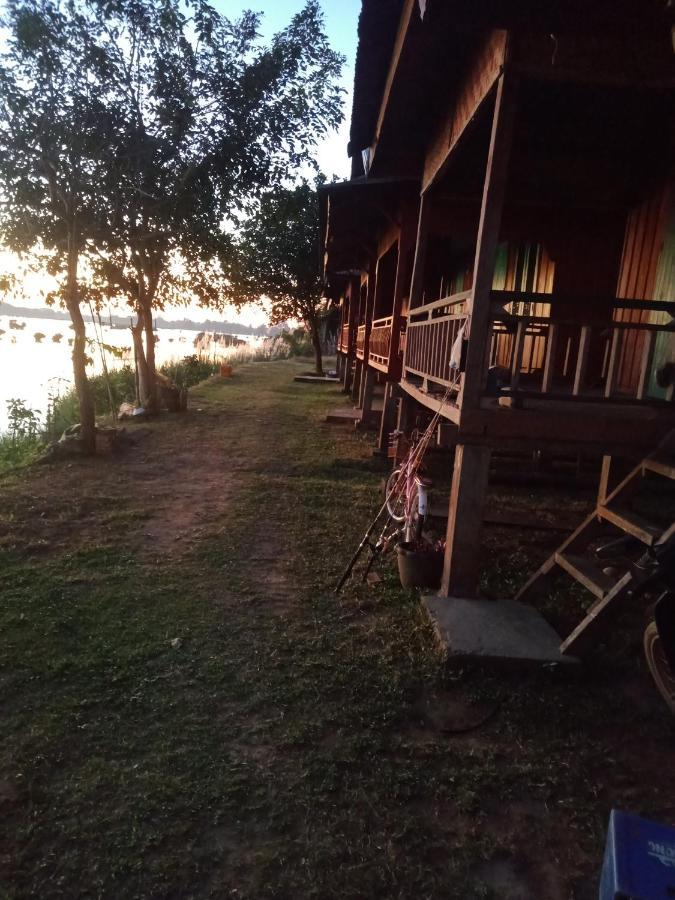 Mr. Phaos Riverview Guesthouse & Restaurant Don Det Ngoại thất bức ảnh